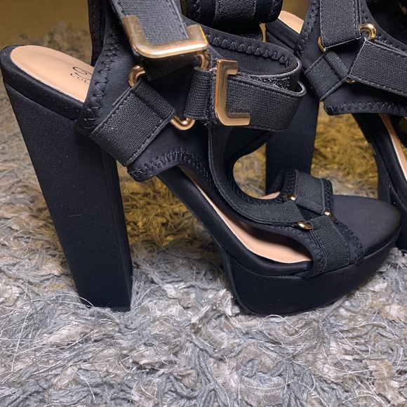 Mona Mia Collection Chunky Black Heels - Picture 3 of 3